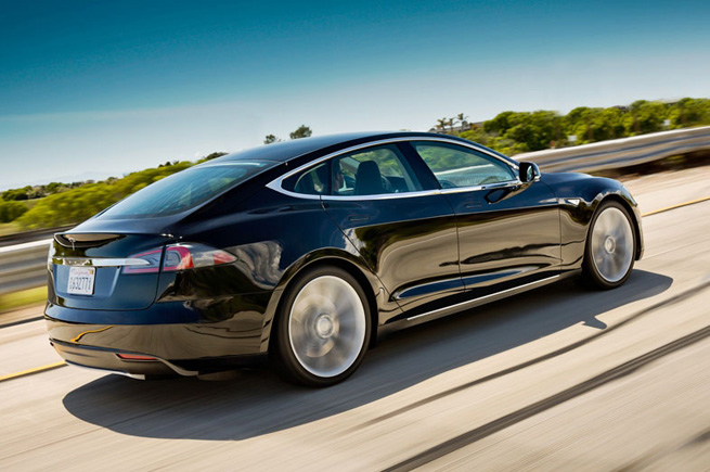 Фото тесла Model S 2013
