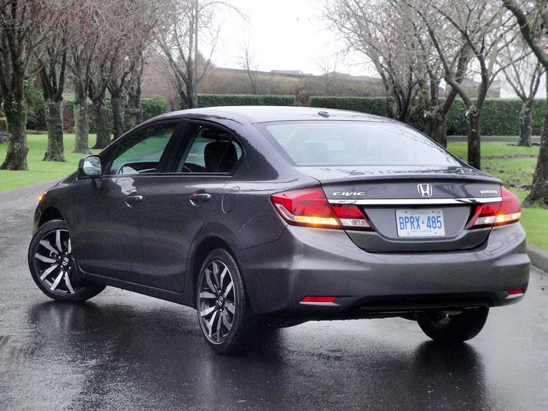Тест драйв Honda Civic Touring седан 2013 года