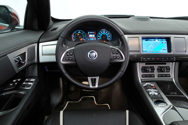 Обзор Jaguar XF Sportbrake 2012 года