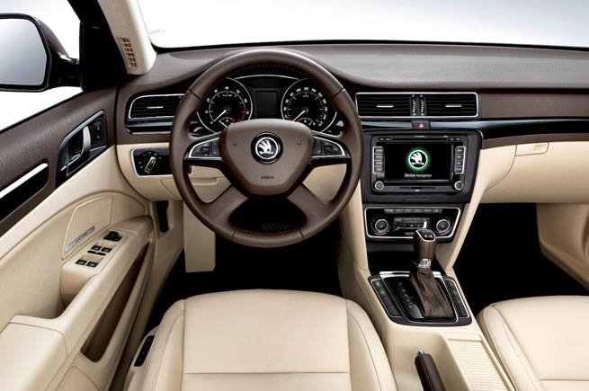 Skoda Superb 2013 года получит новый облик