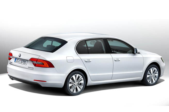 Skoda Superb 2013 года получит новый облик