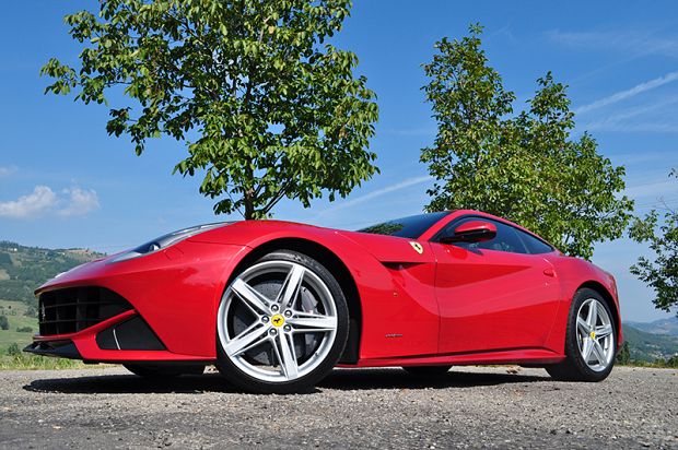 Обзор новой Ferrari F12 berlinetta 2013 года