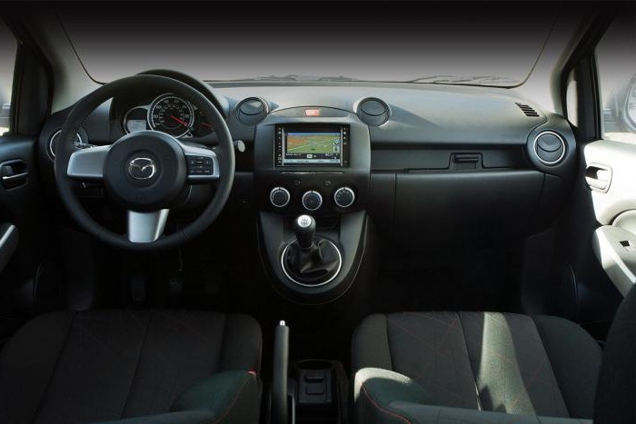 Новые версии Mazda2 и Mazda MX-5 уже в продаже