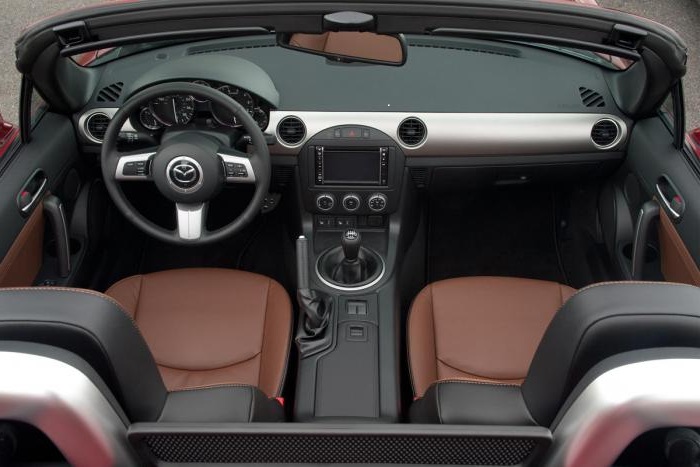 Новые версии Mazda2 и Mazda MX-5 уже в продаже