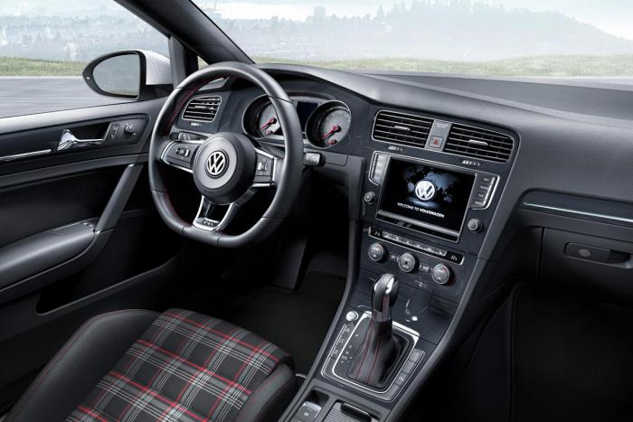 Фотографии нового Volkswagen Golf GTI 