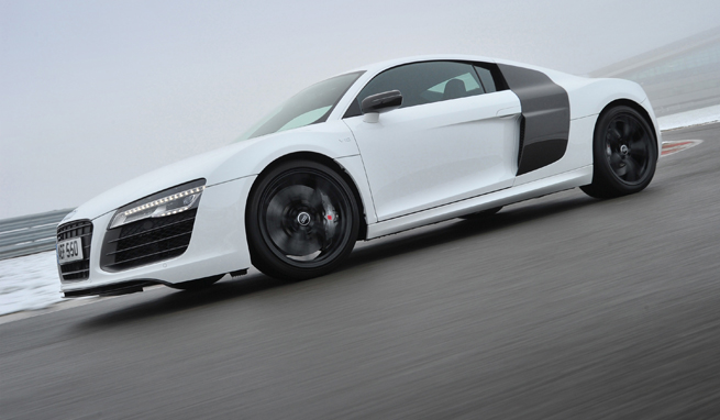 Фото Ауди R8 V10 плюс 2013 года