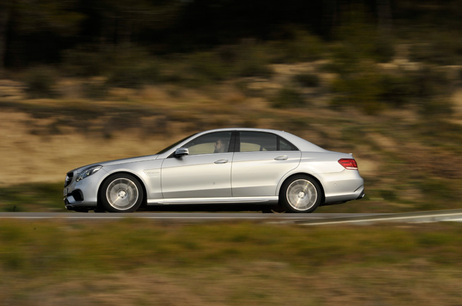 Фото Мерседес E63 AMG года