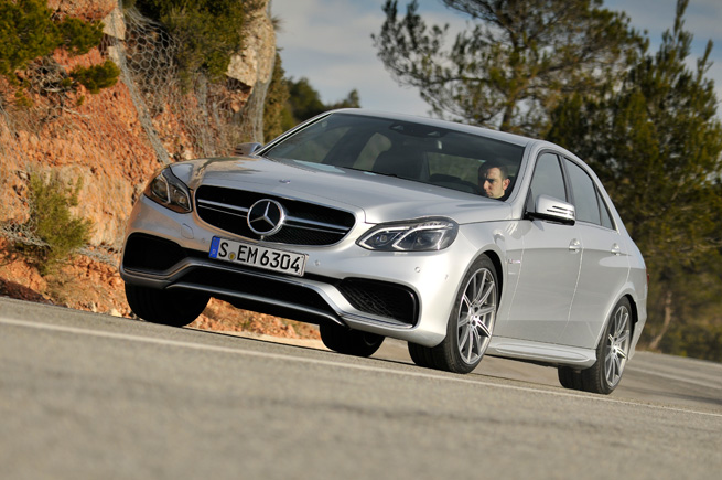 Фото Мерседес E63 AMG года